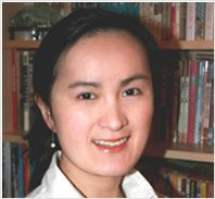 Bild på Jessica Liu, mörkhårig kvinna med vit skjorta